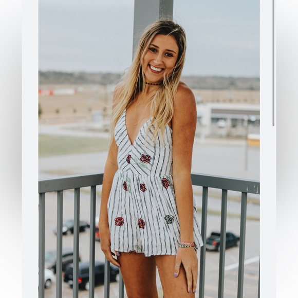 Style Rack Very Rosey White Navy Striped Romper Large - Picture 4 of 13